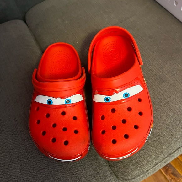 Lightning McQueen Crocs - Picture 2 of 2